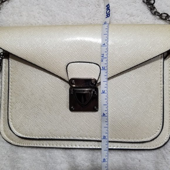 Cherie Bliss chain crossbody bag with gold sheen - Picture 5 of 5